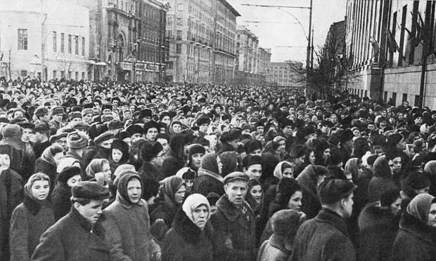 История Тверской улицы: от домов на рельсах до погромов и поцелуев