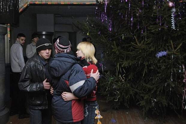 В соседнем селе дискотека...ЮхУуу. В соседнем селе дискотека...ЮхУуу.