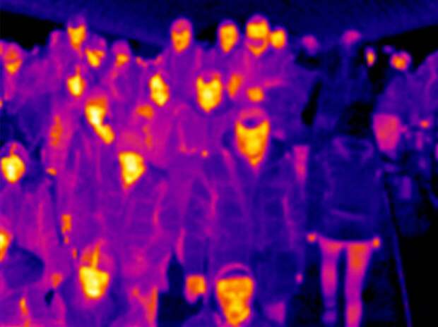 Вот как тепловизор видит людей в метро