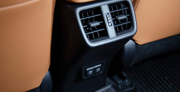 Lexus UX 200: три мнения водителей о самом маленьком кроссовере «Лексус»