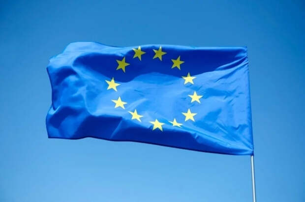 Эксперт Семибратов допустил возможную утрату странами ЕС части суверенитета