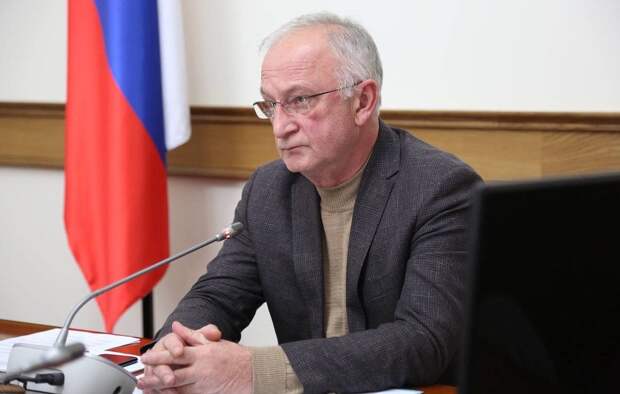 Премьер-министр региона Абдулпатах Амирханов Гянжеви Гаджибалаев/ТАСС