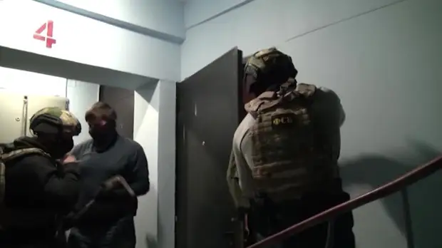 Подпольная типография и поддельные документы: ФСБ пресекла деятельность группировки, незаконно легализующей мигрантов