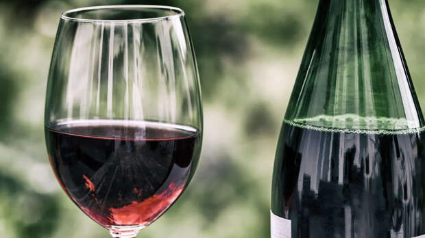 Издание ETNT назвало четыре категории людей, которым запрещено вино