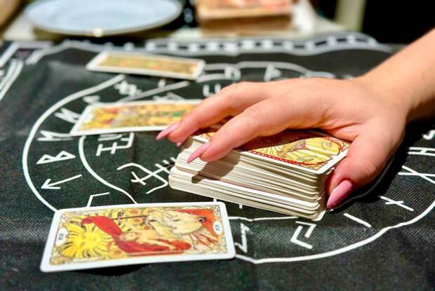 Люди стали меньше обращаться к эзотерике – исследование T2