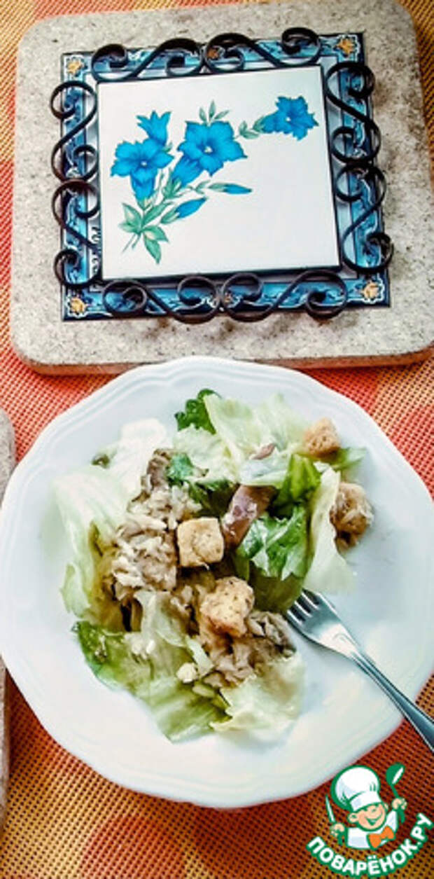 Салат "цезарь" с копчёной скумбрией