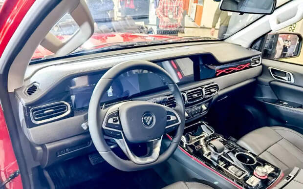 Рама, дизель, классический автомат — новый внедорожник уже в России