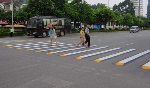 Пешеходные "зебры" с 3D эффектом в Индии зебра, индия, пешеходный преход