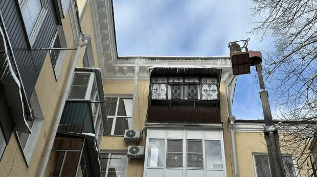 Дозор по сосулькам работает в Краснодаре: куда сообщать, чтобы убрали