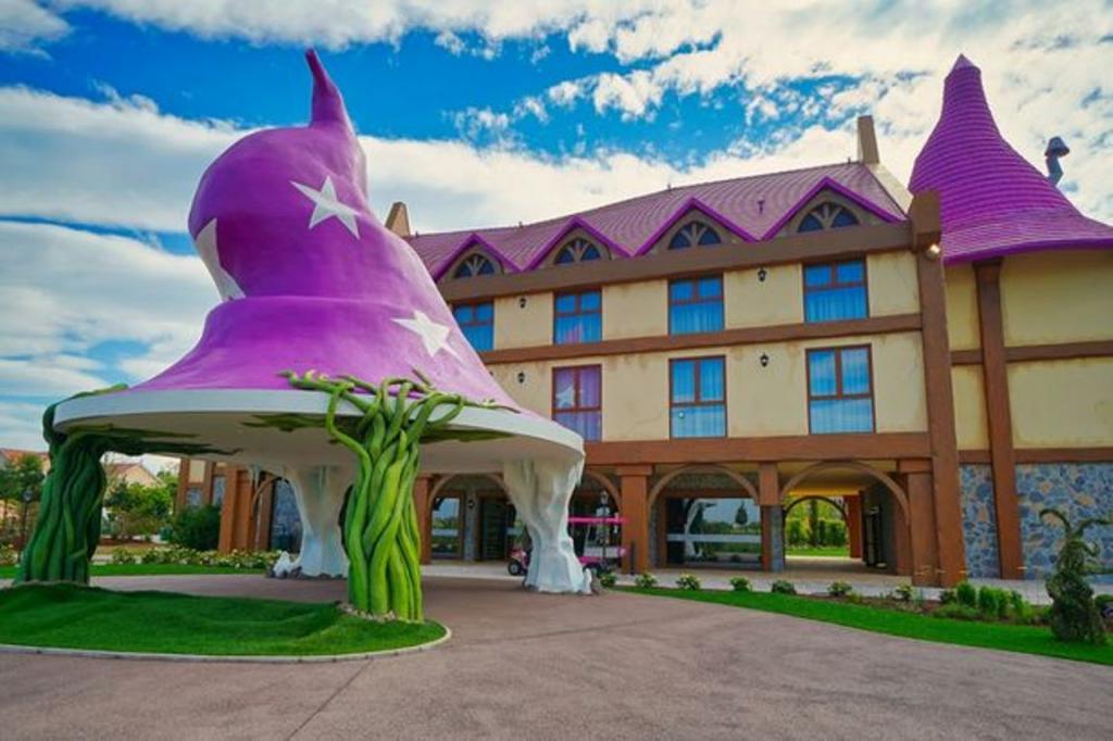 Идеальное место, чтобы впасть в детство: новый отель Gardaland Magic в Италии впечатлят сказочной отделкой