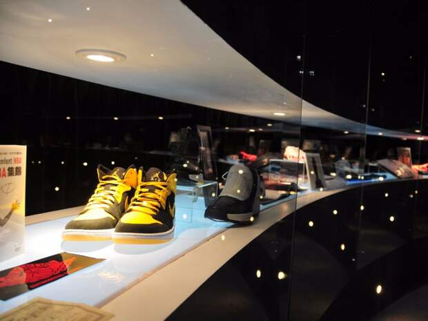 design-studios-restaurants-and-fashionable-shops