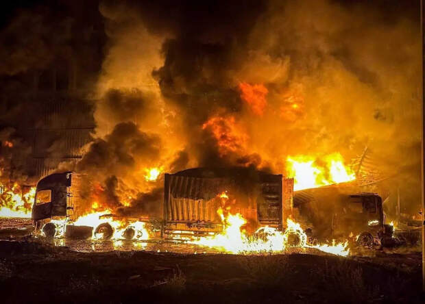 Терминал в Черноморске вспыхнул как спичка уже после первого прилёта - очевидцы