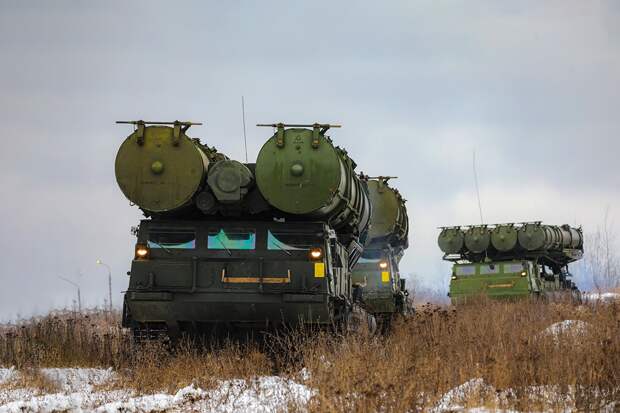 СПУ комплекса С-300В на марше
