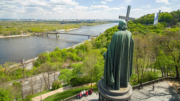 Памятник князю Владимиру в парке Владимирская горка в Киеве. Архивное фото