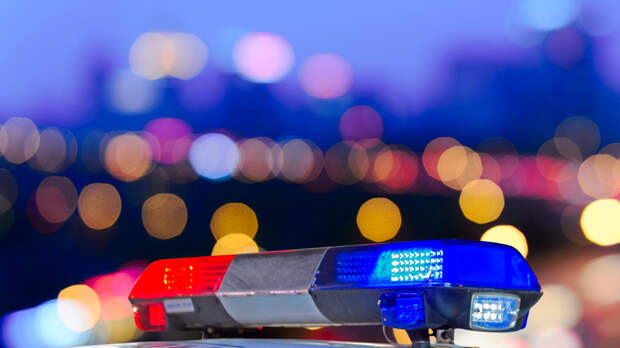 Чем опасны для водителей красно-синие мигалки на столбах на трассе