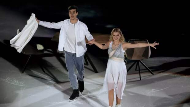 Трусова опубликовала милые семейные фото и поздравила фанатов с Новым годом