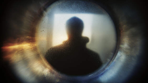 Фото дочери в гробу: жительницу Петербурга много лет преследует сталкер