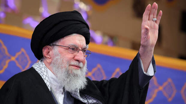 Хаменеи призвал иранскую молодежь к единству на фоне протестов