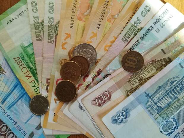 Кому в Астраханской области предлагают самую большую зарплату