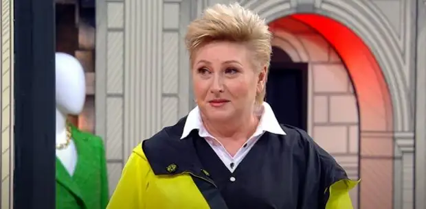 Женщину из Саранска сильно изменили на "Модном приговоре" подобрав 3 образа на пышную фигуру