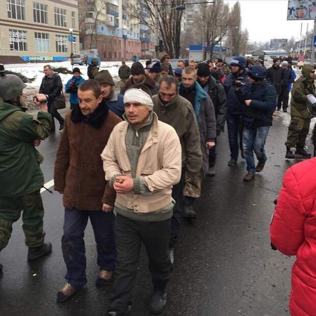 Дневник им. CAPMAT: ПЛЕННЫХ “КИБОРГОВ” ПРОВЕЛИ ПО ДОНЕЦКУ “МАРШЕМ ПОЗОРА”