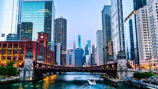 downtown Chicago riverwalk