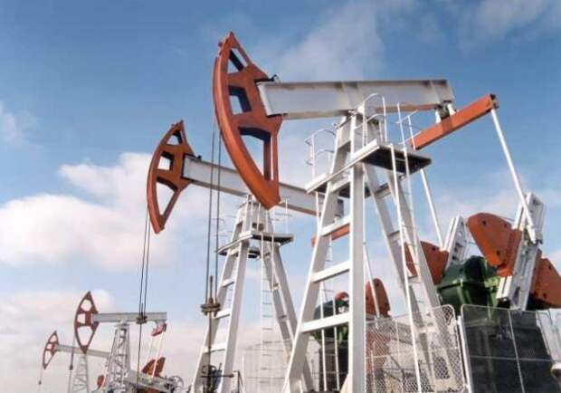 Россию ждет рекордный спад добычи нефти, считают в МЭА
