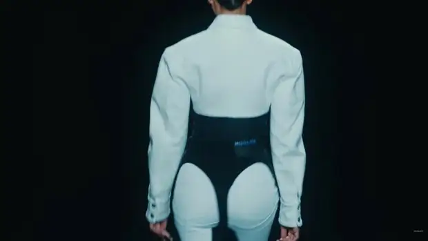 Высокая мода и наши старшеклассницы. Джинсы-стринги