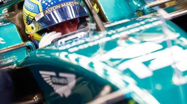 Алонсо показал лучшее время на второй тренировке Гран-при Бахрейна, Ферстапенн — 2-й