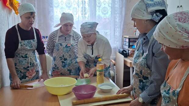 Занятие по базовым кулинарным навыкам провели для подопечных соццентра в Мамадышском районе