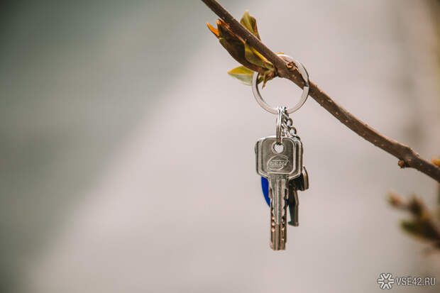 «Снимает угол»: директор Долиной рассказал, где сейчас живёт оставшаяся без квартиры певица