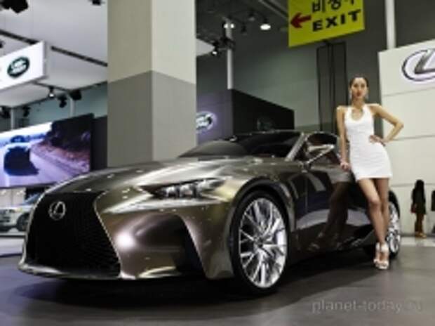 Lexus NX представлен на Московском автосалоне Lexus NX представлен на Московском автосалоне