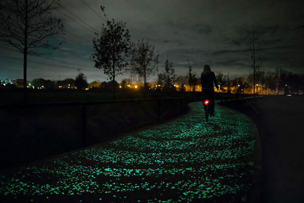 Волшебная светящаяся велодорожка в Нидерландах
