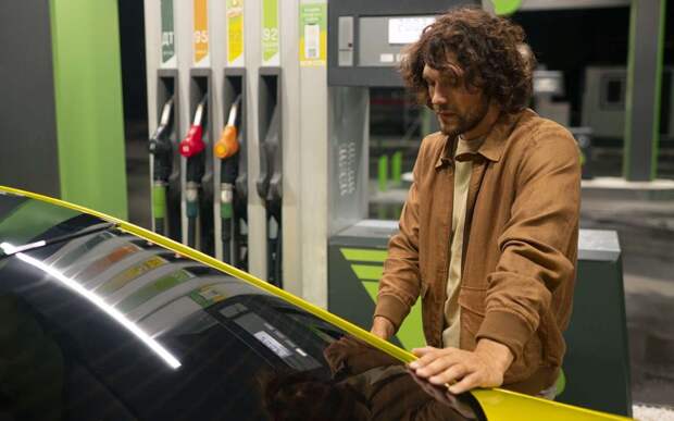 Эксперты подсчитали, сколько бензина можно купить на среднюю зарплату