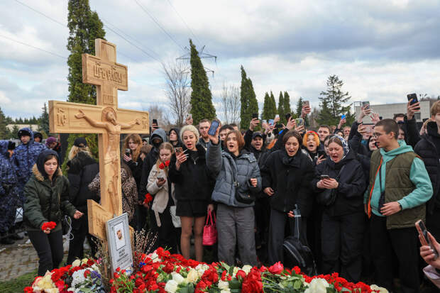 Фанаты Паши Техника на его похоронах, фото Shatokhina Natalia/news.ru/Globallookpress