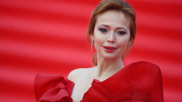 50-летняя звезда «Кадетства» показала лицо без макияжа