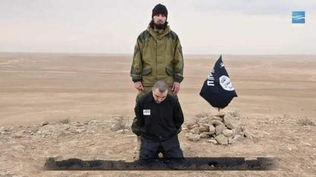 ИГИЛ публикует кадры казни якобы российского разведчика, проникшего в группировку