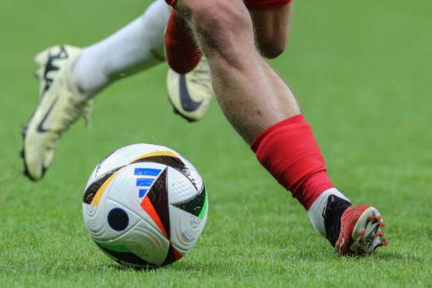 Знаменитый футболист скормил возлюбленную собакам и решил стать политиком