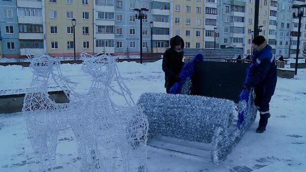 Новогодние светодиодные конструкции установили в Братске. Фото