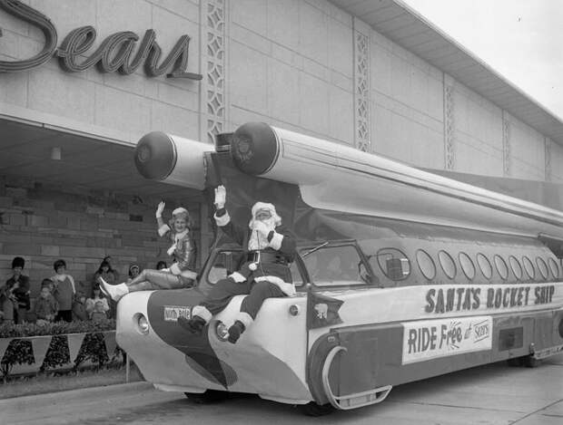 Уникальный рождественский экскурсионный автобус Santa's Rocket Ship
