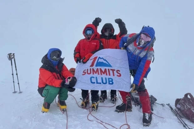 Альпинисты вернулись в лагерь после сообщений об их задержке на горе Сидлей