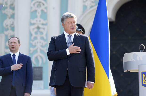 Когда выборы близко: Порошенко превратился в «великого благодетеля» Когда выборы близко: Порошенко превратился в «великого благодетеля»