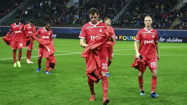 Нереализованный пенальти, спорные решения судей и удаление Кверквелии: «Локомотив» потерпел третье поражение в ЛЧ