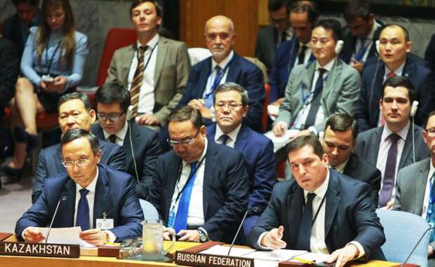 На фото: представители Российской Федерации и Казахстана на заседании Совета Безопасности в Организации Объединенных Наций.
