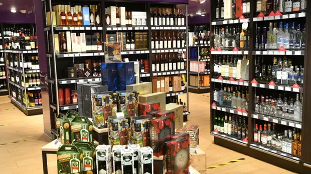 Нарколог Казанцев выступил за продажу спиртного только в алкомаркетах