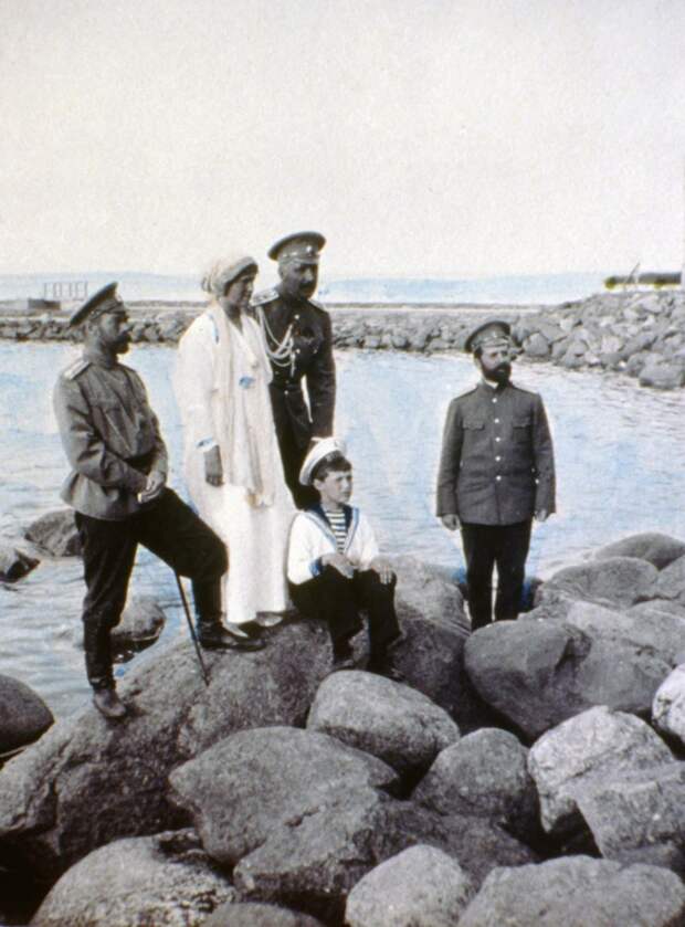 Unique Romanov Family Pictures Coloured By Tsar's Daughters