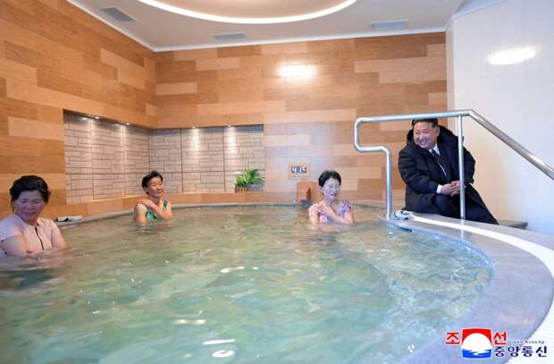 Ким Чен Ын торжественно открыл сауну в Северной Корее