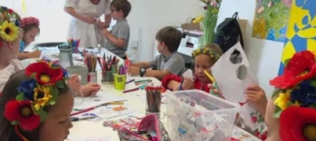 «Подвешенное будущее»: 60 тысяч украинских детей в Британии не знают, смогут ли закончить школу