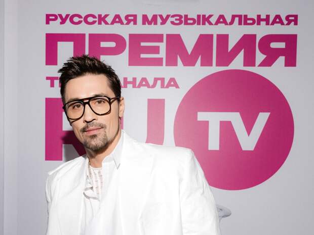 Хирург Свиридов заявил, что певец Дима Билан делал контурную пластику скул