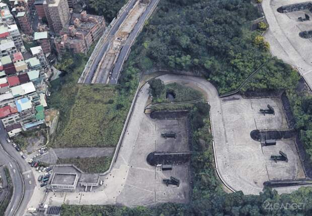 Google Earth 3D рассекретил секретную военную базу на Тайване (4 фото)
